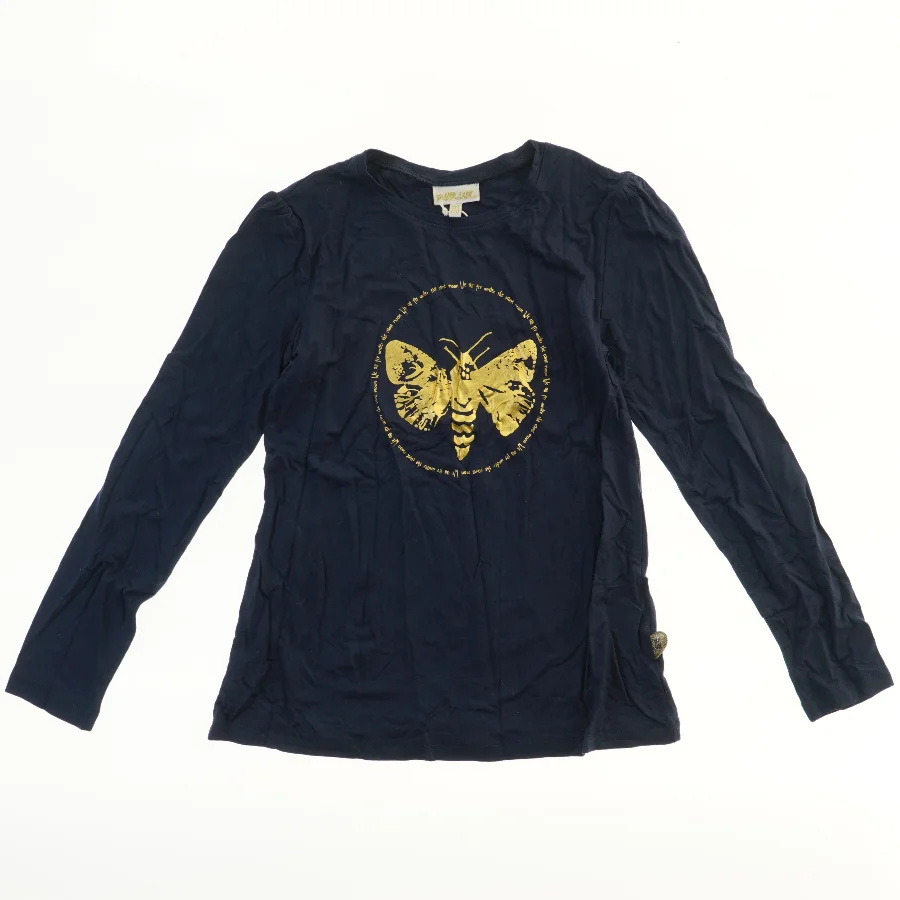 Langærmet blå bluse med tryk fra Pomp de Lux (str. 140)