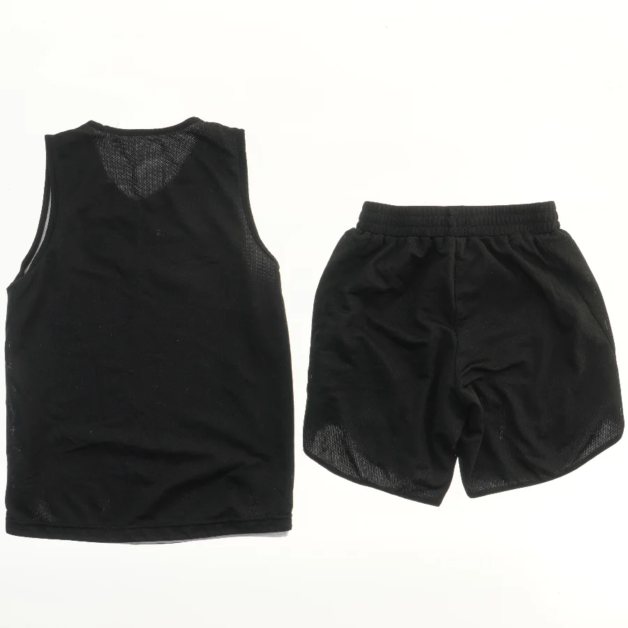 Sportssæt med top og shorts fra Spalding (str. 128)