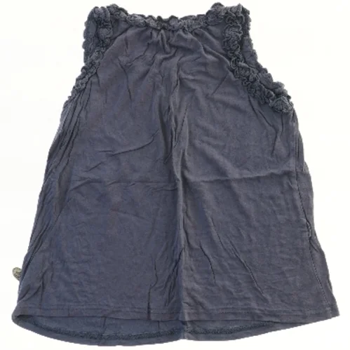 Ærmeløs kjole med flæser fra Pomp de Lux (str. 140)