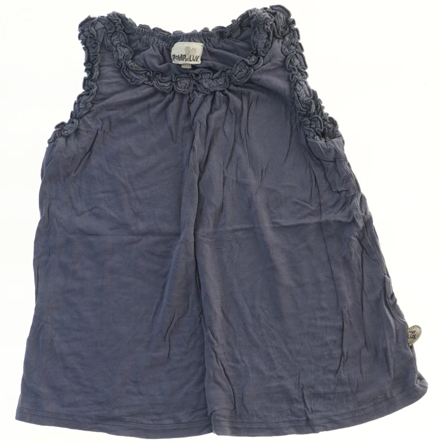 Ærmeløs kjole med flæser fra Pomp de Lux (str. 140)