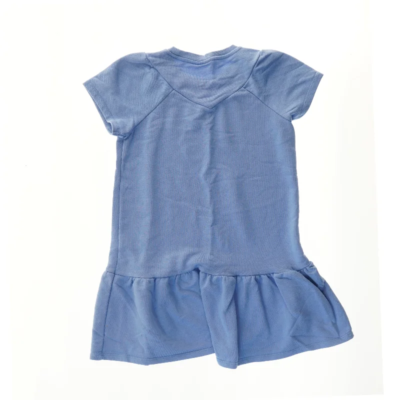 Blå sommerkjole fra LMTD (str. 146)