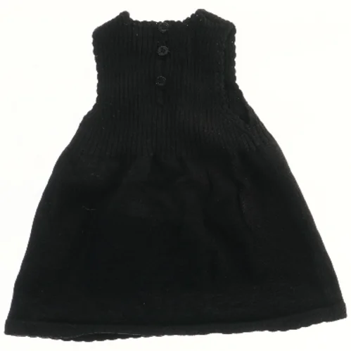 Sort kjole med rosemønster fra Me Too (str. 68)