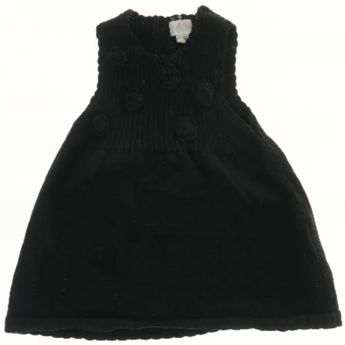 Sort kjole med rosemønster fra Me Too (str. 68)