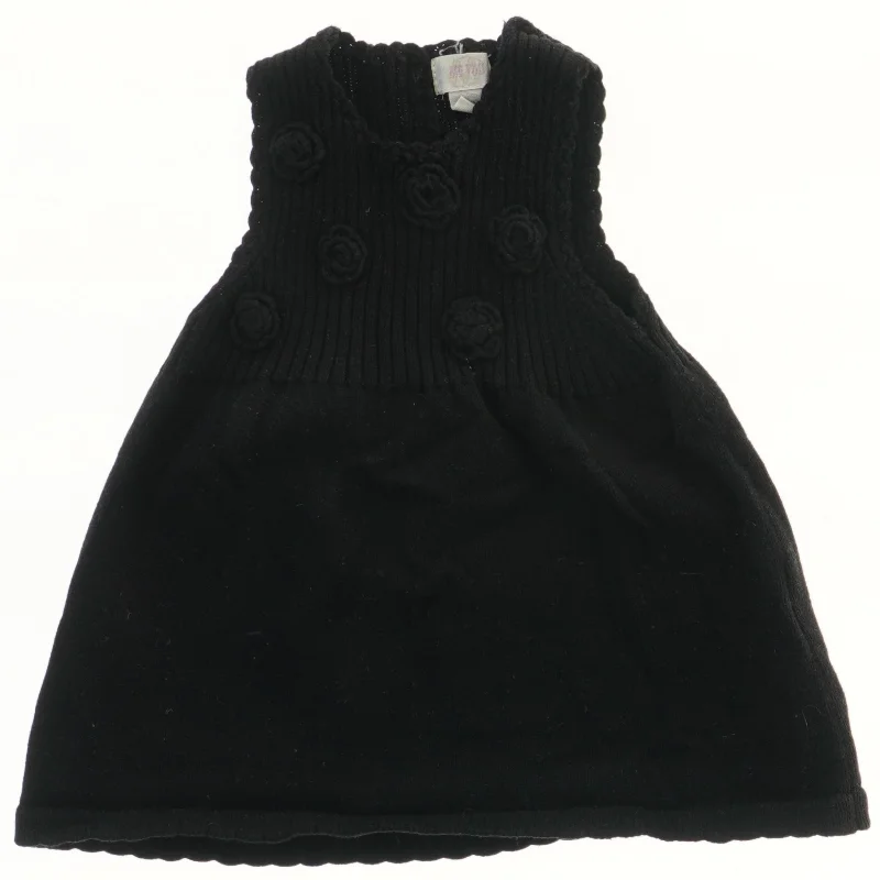 Sort kjole med rosemønster fra Me Too (str. 68)