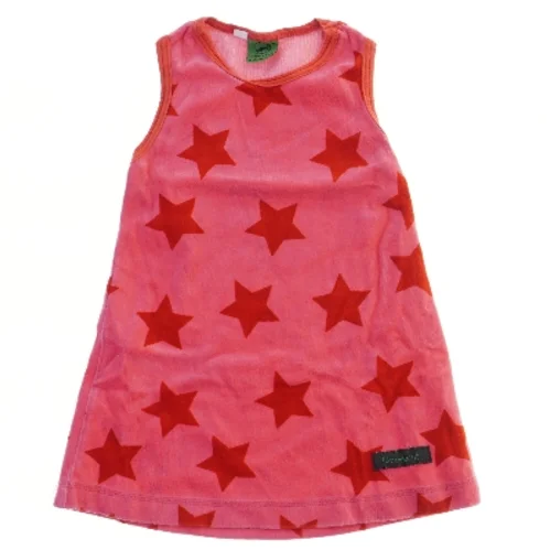 Kjole med stjernemønster fra Kameleont Design (str. 98)