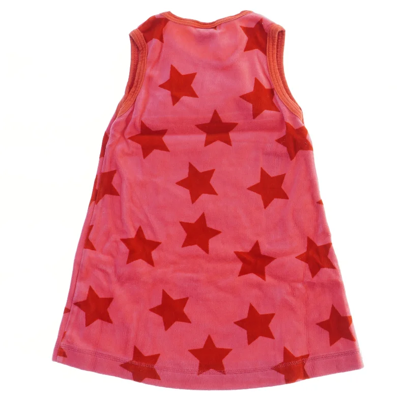 Kjole med stjernemønster fra Kameleont Design (str. 98)