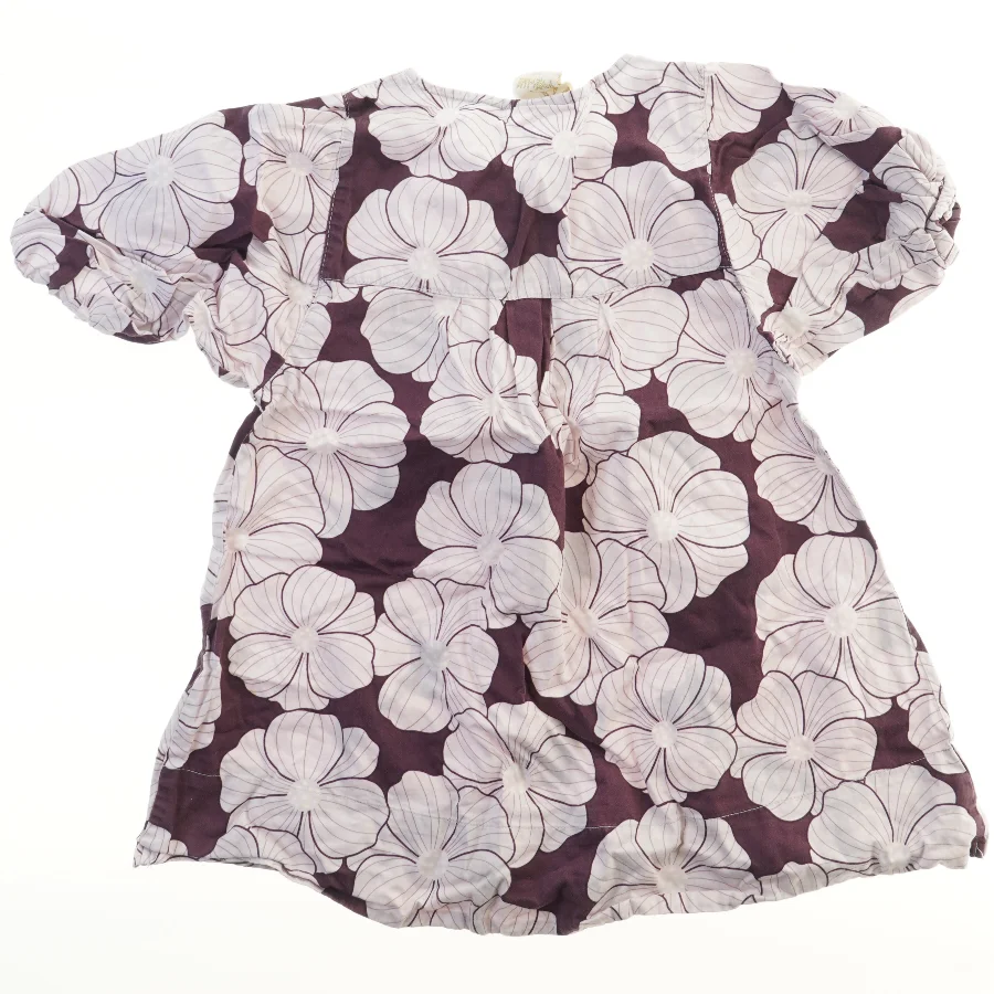 Blomstret kjole fra Pomp de Lux (str. 116)