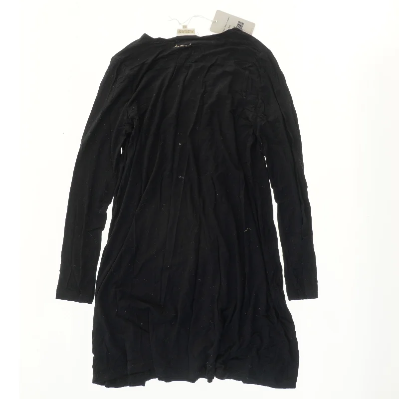 Langærmet kjole fra Pomp de Lux (str. 152)