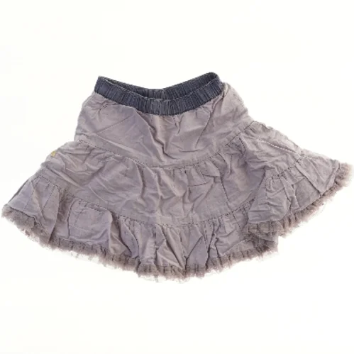 Pigetyl nederdel fra Drappa Dot (str. 116)