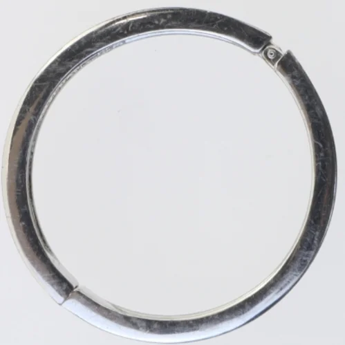 Sølvfarvet manchetarmbånd fra Tokyo Jane (str. 7 cm)