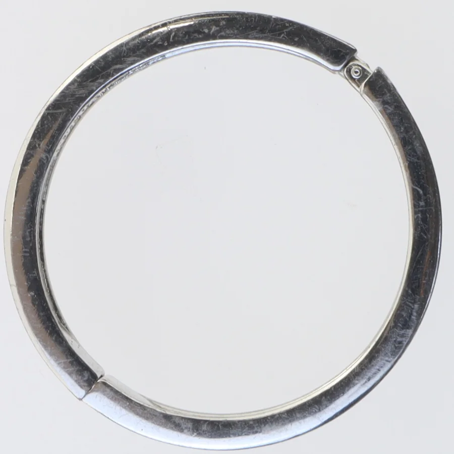 Sølvfarvet manchetarmbånd fra Tokyo Jane (str. 7 cm)