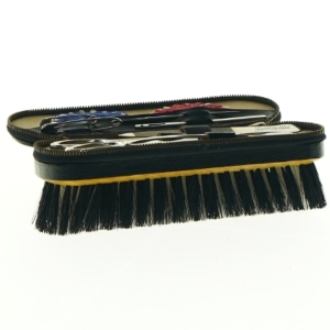 Rejsesæt med syting og børste (str. 14 x 5 cm)