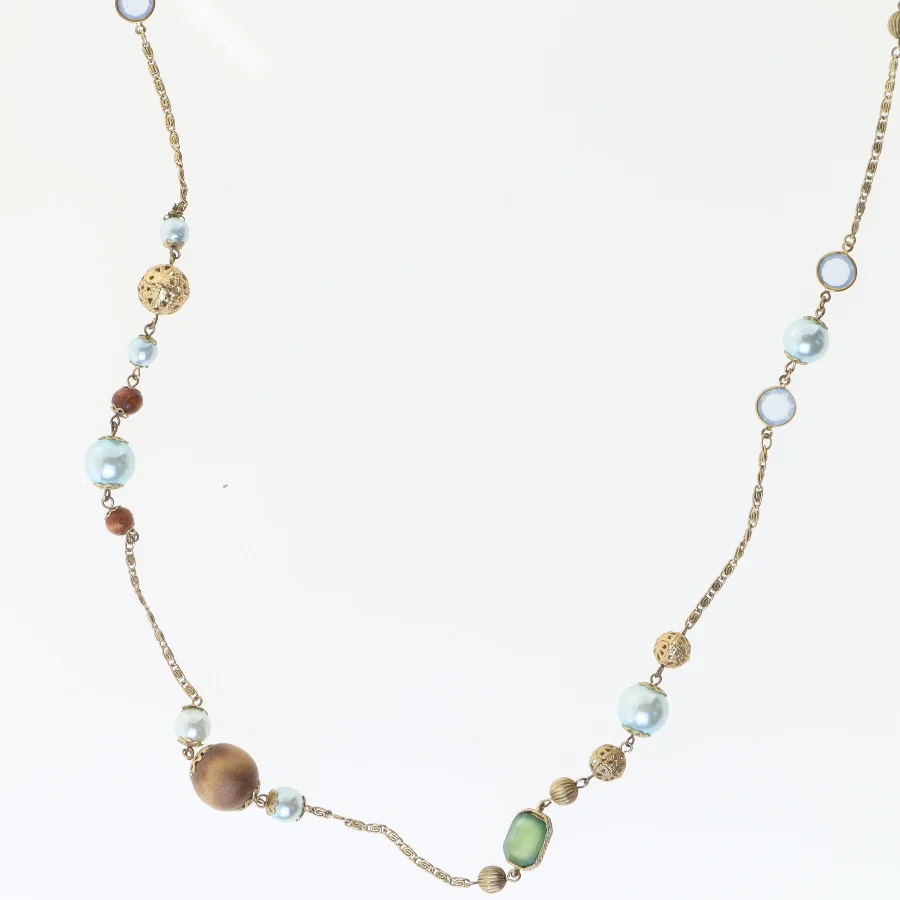 Lang halskæde med perler og vedhæng (str. 80 cm)