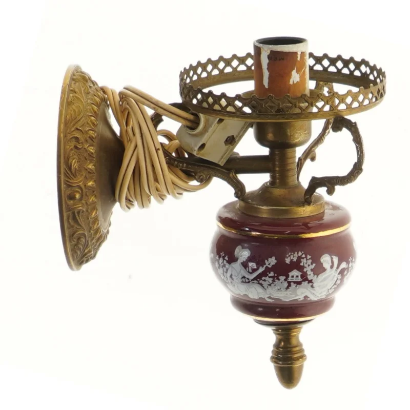 Vintage væglampe med porcelænsskærm (str. 15x17 cm)