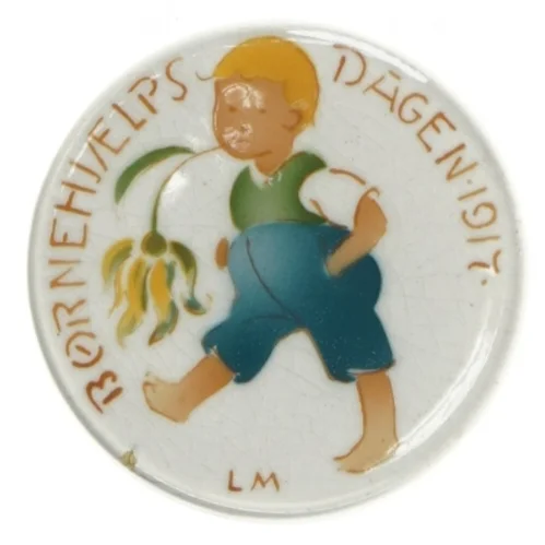 1917 Keramikvægskive fra Børnehjælpsdagen (str. Ø 9 cm)