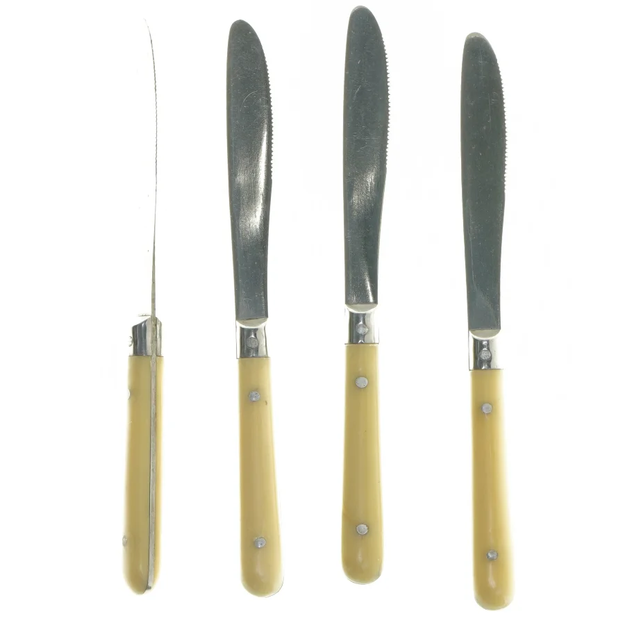 Sæt af fire smørknive (str. 20 cm)