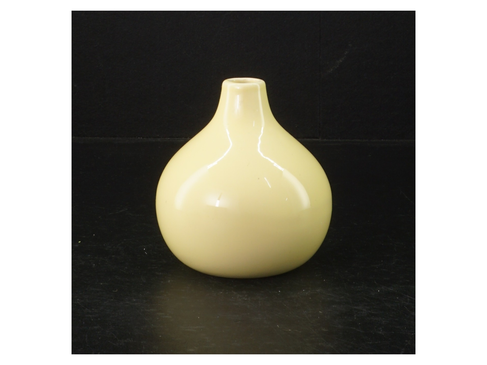 Keramikvase (str. H. 10 cm. ø. 10 cm)