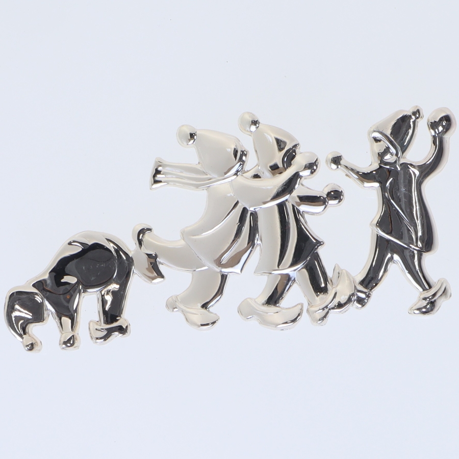 Sølvfarvet juledekoration af figurer (str. 11,5x5 cm) fra Karen blixens jul