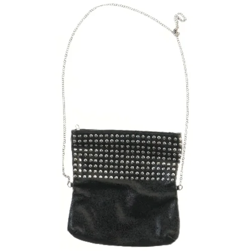 Sort skuldertaske med nitter (str. 26x27 cm)