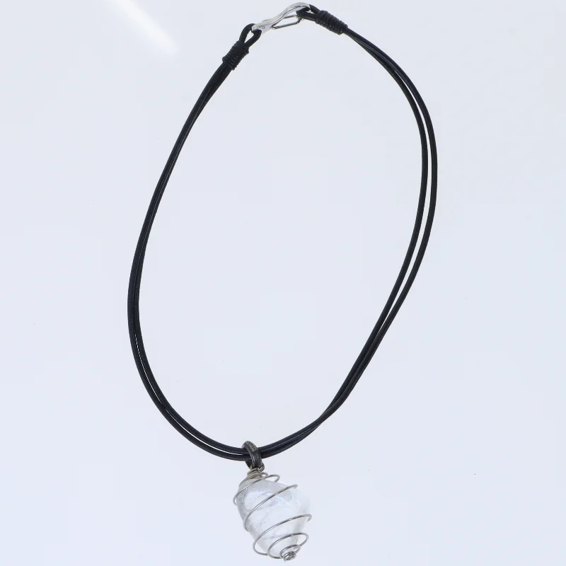 Halskæde med vedhæng (str. 38 cm)