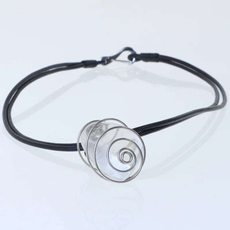 Halskæde med vedhæng (str. 38 cm)