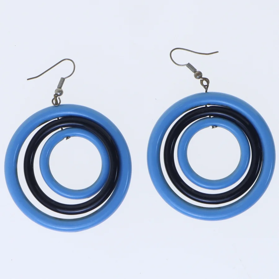 Runde øreringe med blå og sorte cirkler (str. Ø. 50 mm. længde. 70 mm)