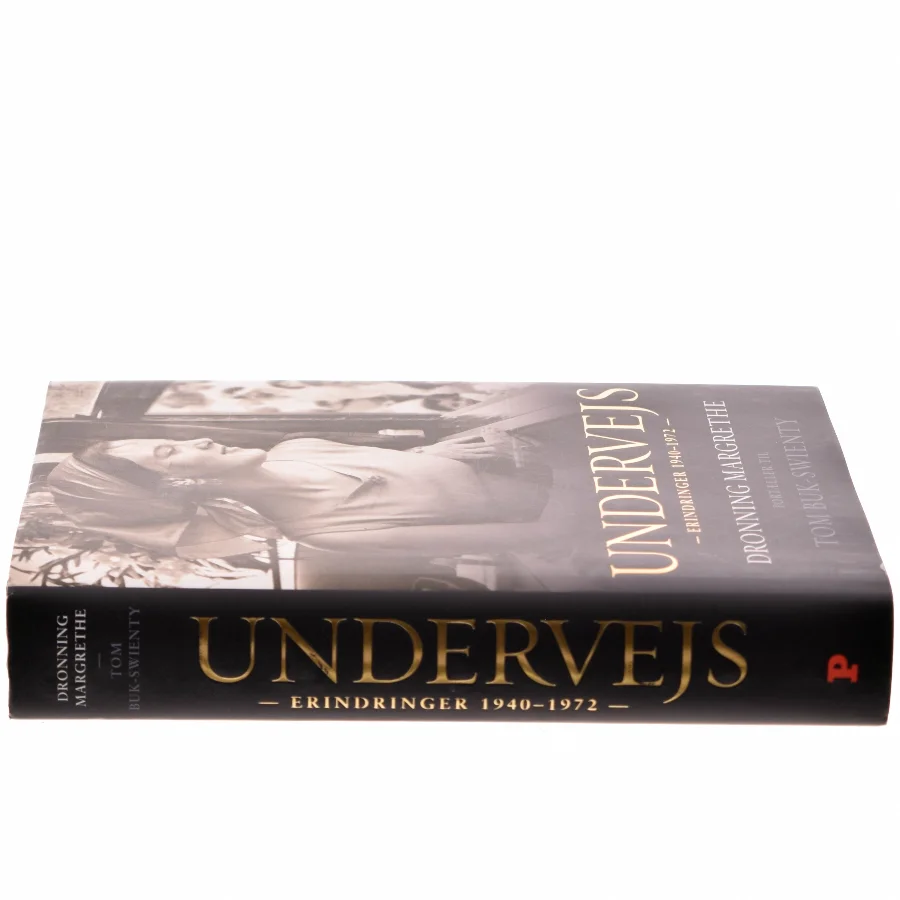 Undervejs : erindringer 1940-1972 af Margrethe II (Bog)