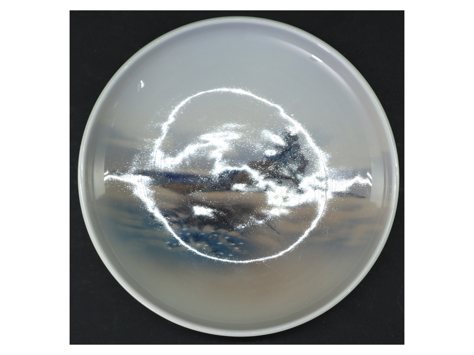 Hvid porcelænstallerken (str. 16 cm i diameter)