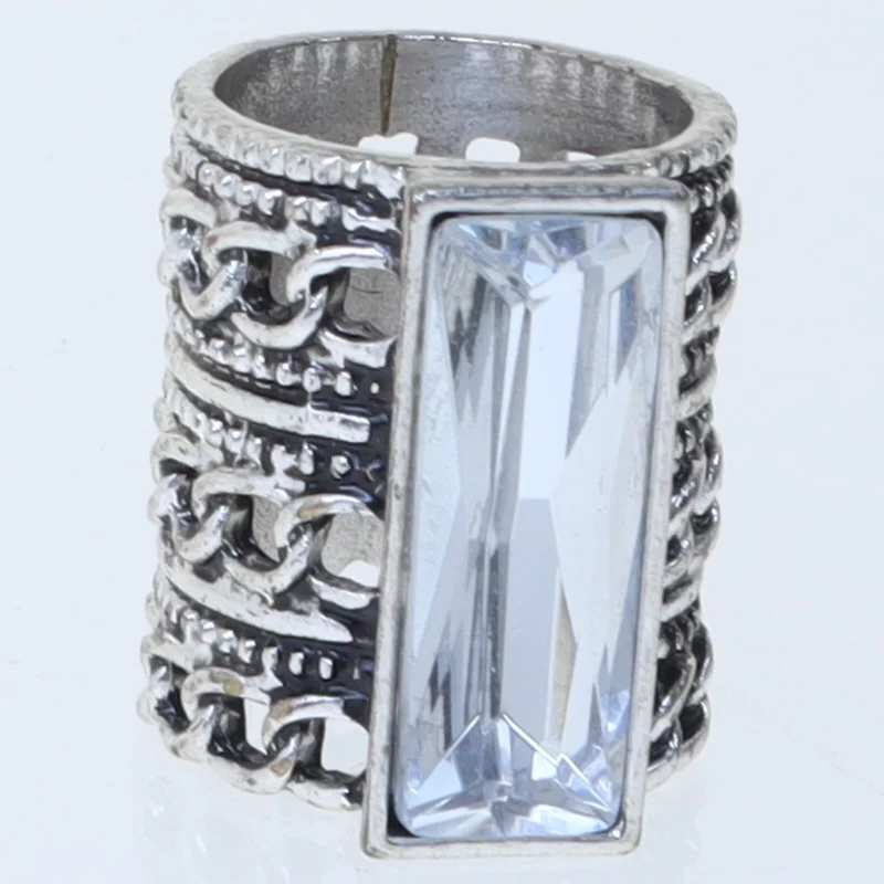 Dekorativ ring med sten (str. 48 mm)