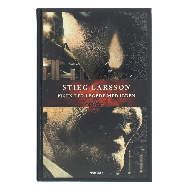 Pigen der legede med ilden. 2 af Stieg Larsson (Bog)