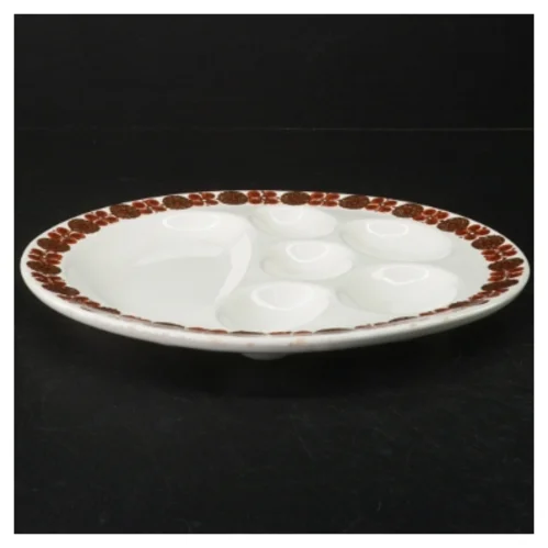 Porcelæns fad med ruminddeling fra Turi-design (str. Ø. 23,5 cm)