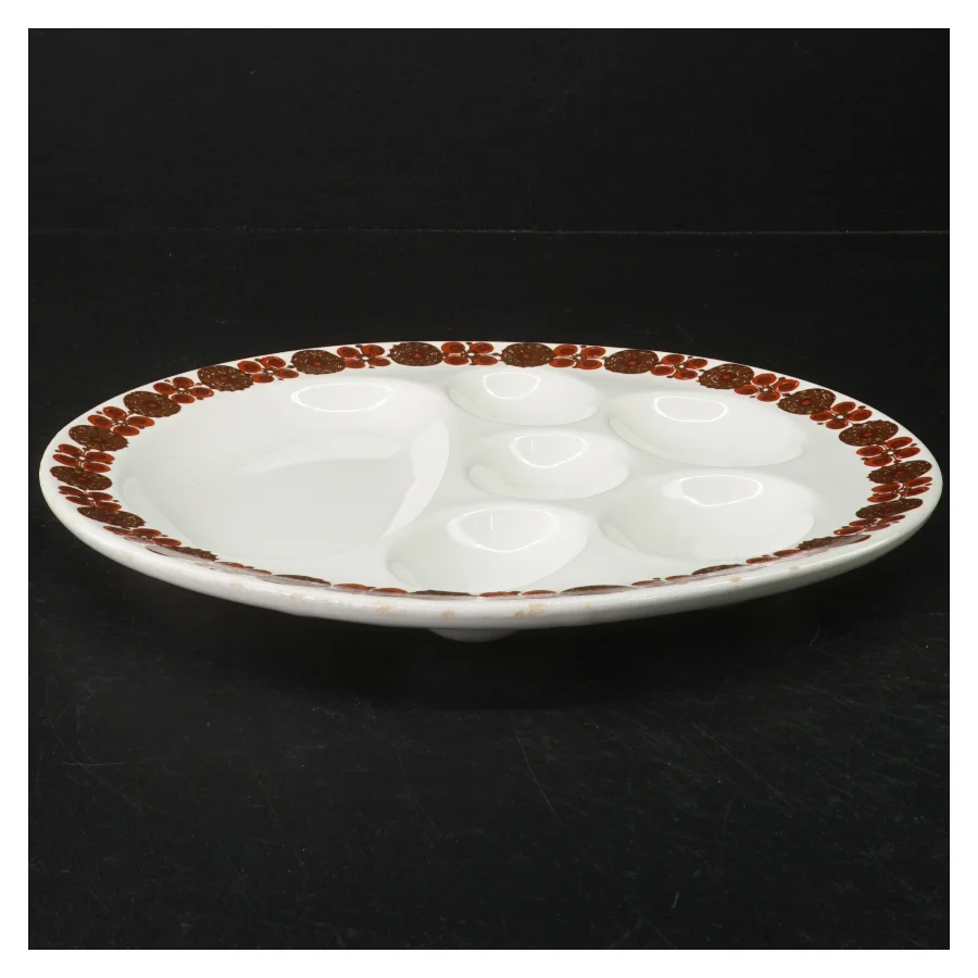 Porcelæns fad med ruminddeling fra Turi-design (str. Ø. 23,5 cm)