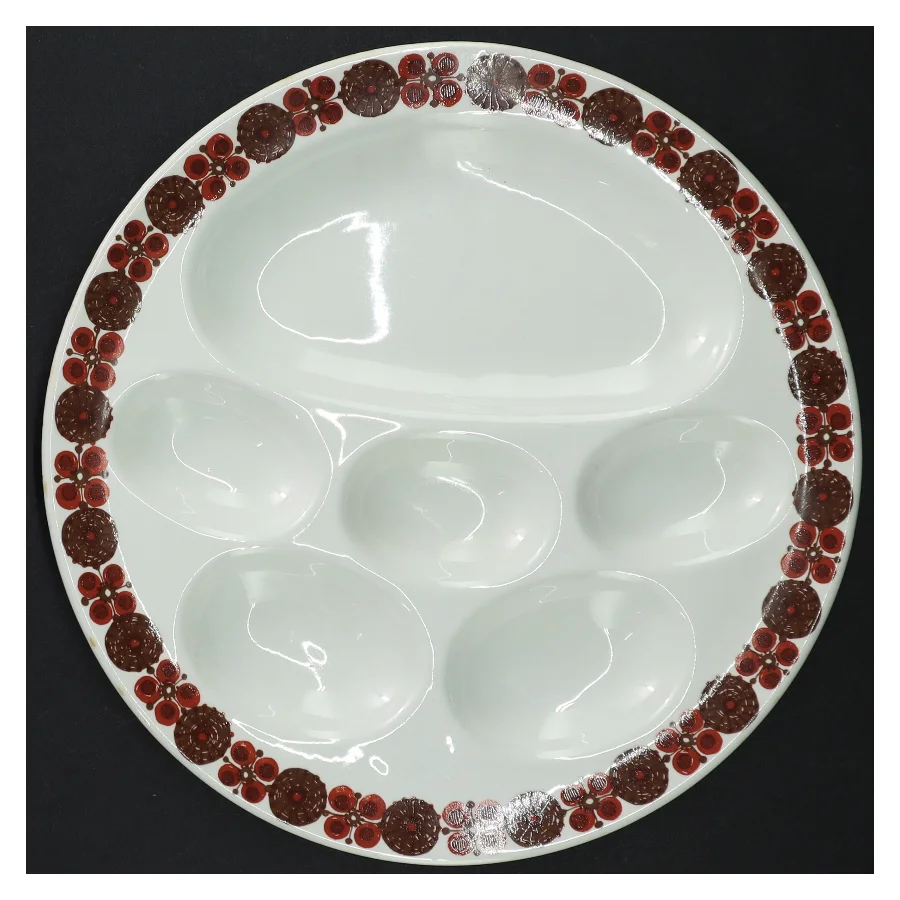 Porcelæns fad med ruminddeling fra Turi-design (str. Ø. 23,5 cm)