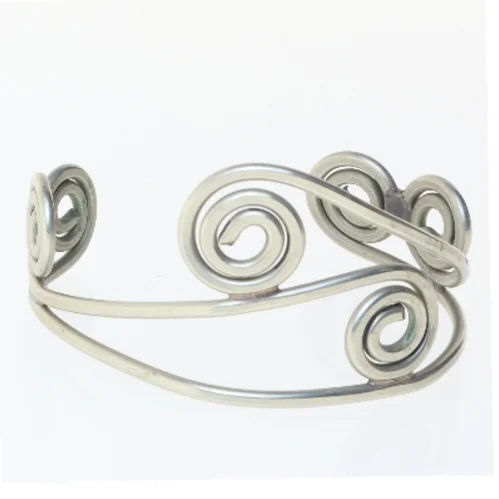 Sølv armbånd med spiraldesign (str. Ø 7 cm)