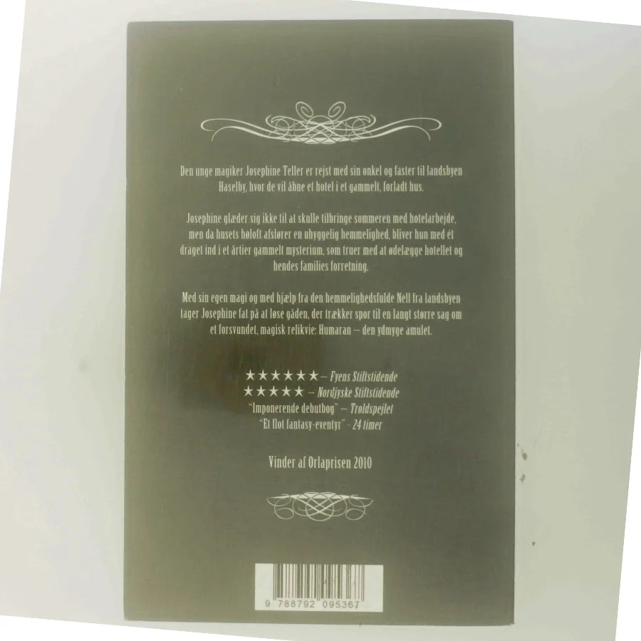 Den ydmyge amulet af Sascha Christensen (Bog)