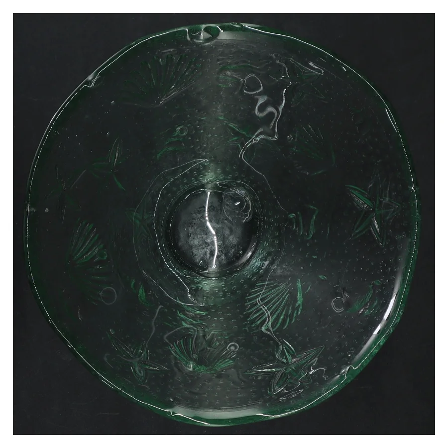 Grøn glas skål med dekoration (str. Ø. 15 cm)