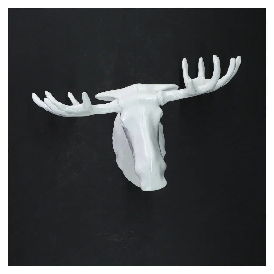 Væghængt hjortehoved dekor i keramik (str. 23x12 cm)