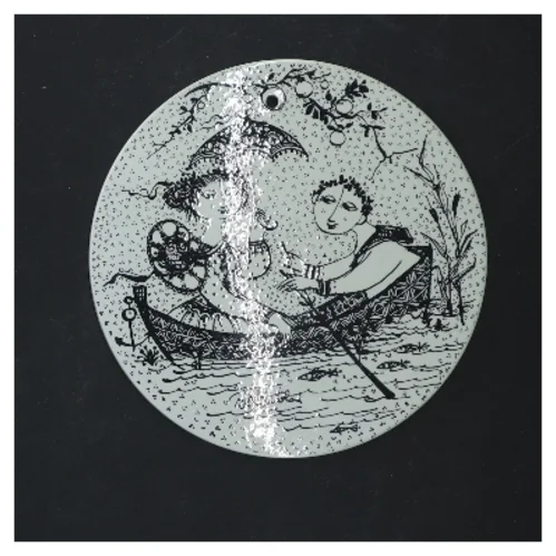Dekorativ porcelænskunst på vægplade fra Bjørn Wiinblad (str. Ø 15 cm)