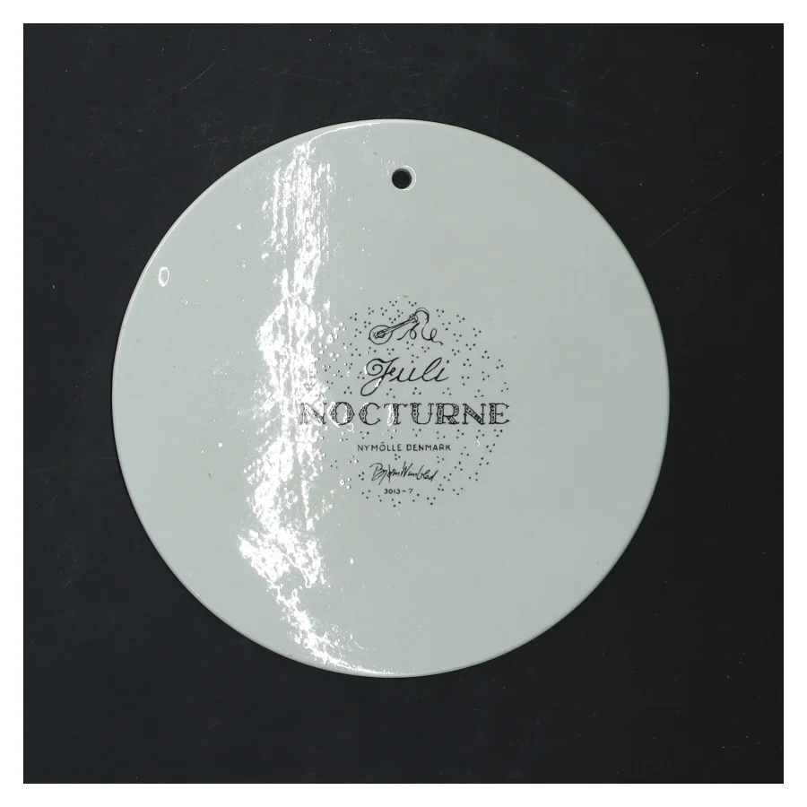 Dekorativ porcelænskunst på vægplade fra Bjørn Wiinblad (str. Ø 15 cm)