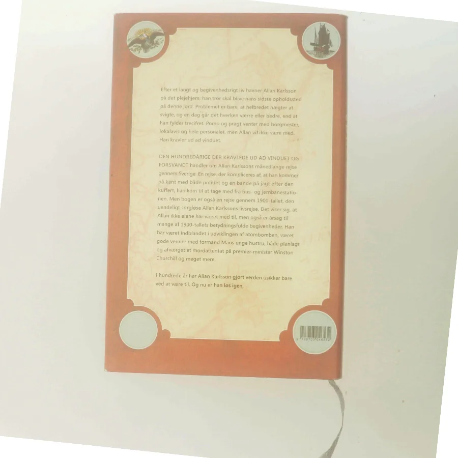 Den hundredårige der kravlede ud ad vinduet og forsvandt af Jonas Jonasson (Bog)