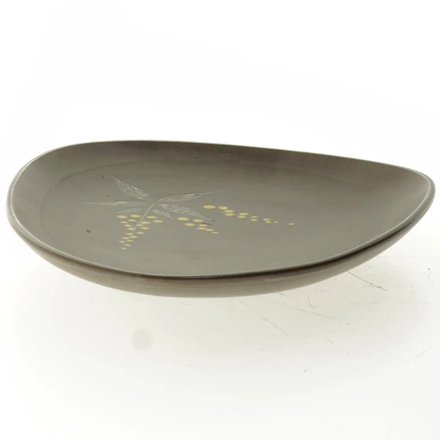 Jeppe keramik fad i brun med gul og grøn blomst 