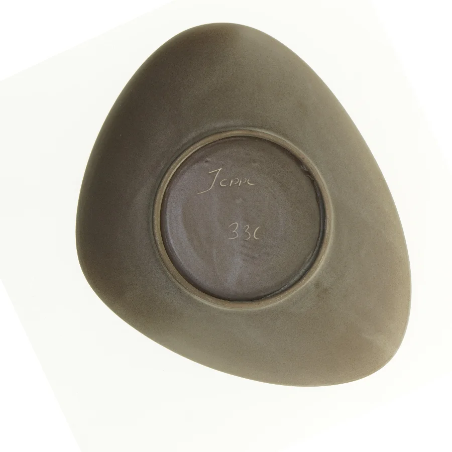 Jeppe keramik fad i brun med gul og grøn blomst 