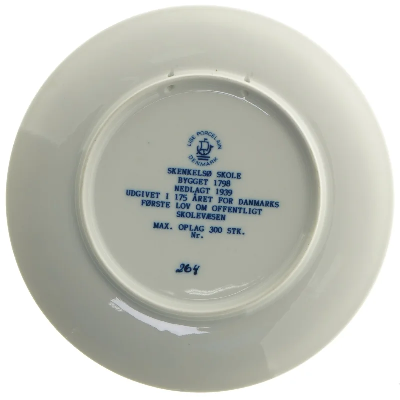 Porcelænstallerken med Skenkelsø Skole motiv fra Lise Porcelain (str. 19,5 cm)