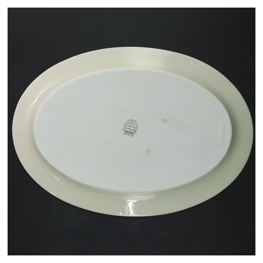 Ovalt porcelænsfad med blomster fra KPM (str. Ø 26,5xØ 18,5 cm)