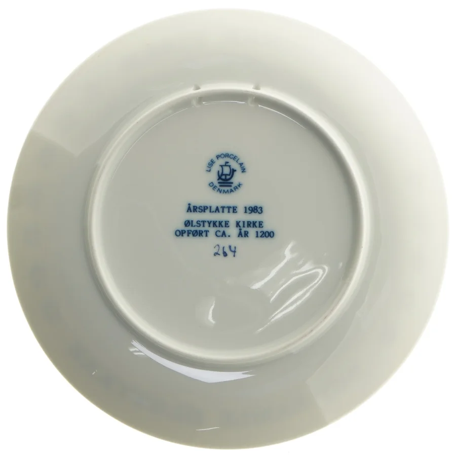 Årsplatte Ølstykke Kirke 1983 fra Lise Porcelain (str. Ø 19,5 cm)