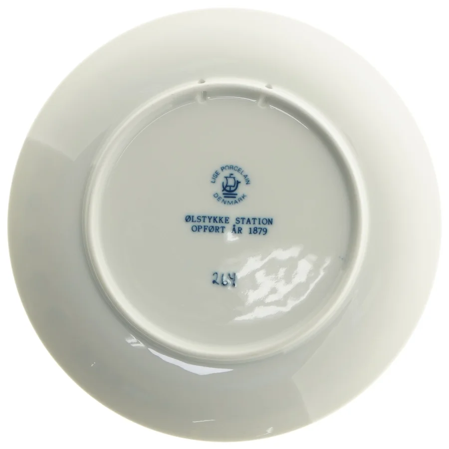 Porcelænsplatter med Ølstykke Station fra Lise Porcelain (str. Ø 19,5 cm)
