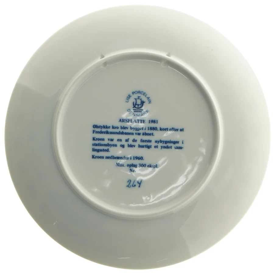 Årsplatte Ølstykke Kro 1981 fra Lige Porcelain Denmark (str. Ø 19,5 cm)