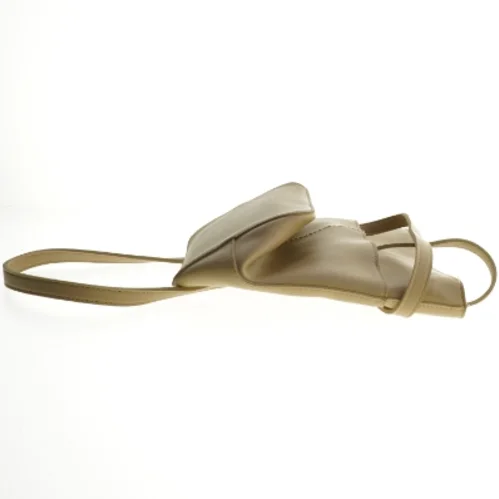 Beige skuldertaske i læderlook (str. 33,5x24,5 cm)