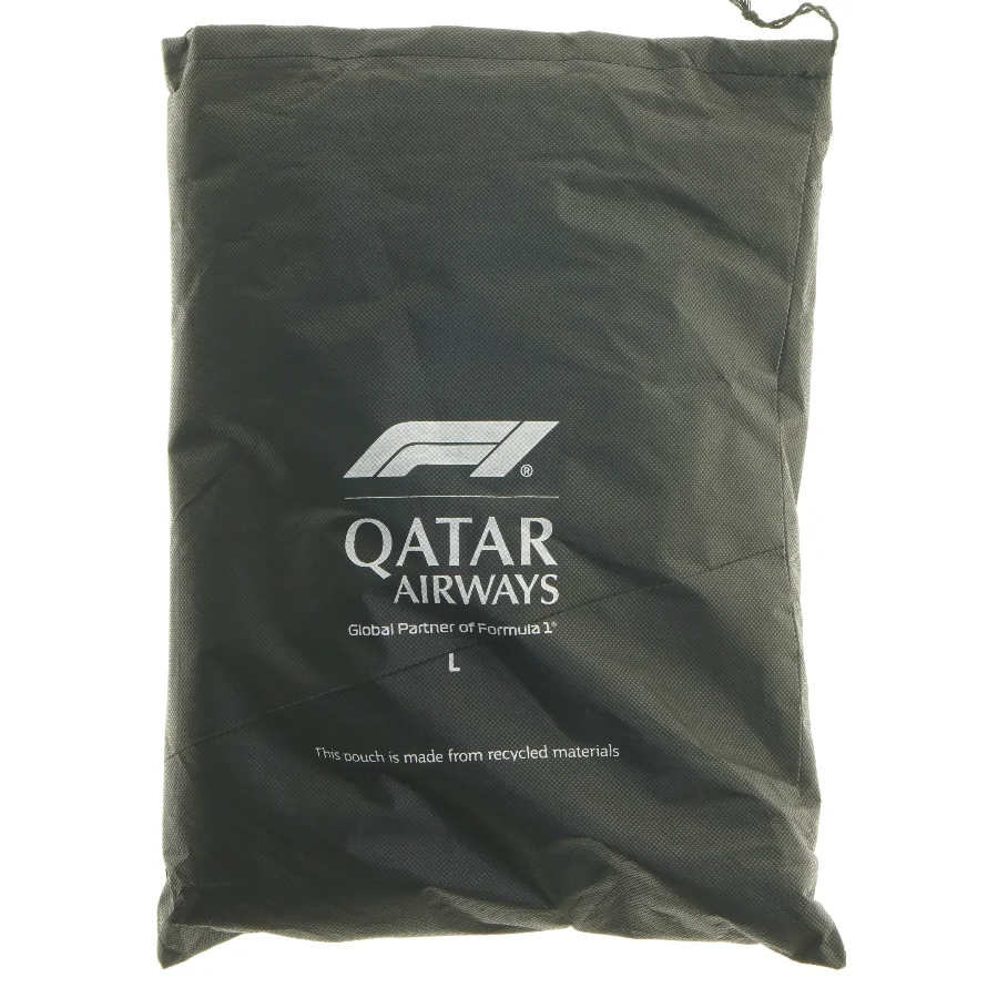 Sæt med pyjamas og tøfler fra Qatar Airways fra Qatar Airways (str. str L cm)