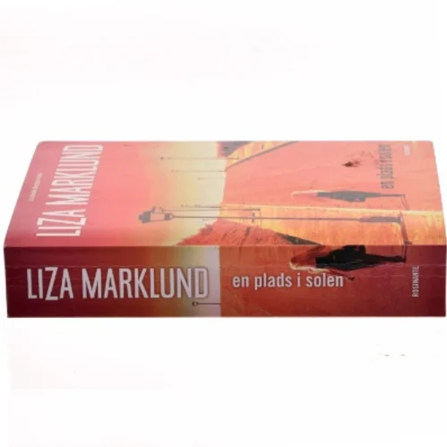 En Plads I Solen af Liza Marklund (Bog)